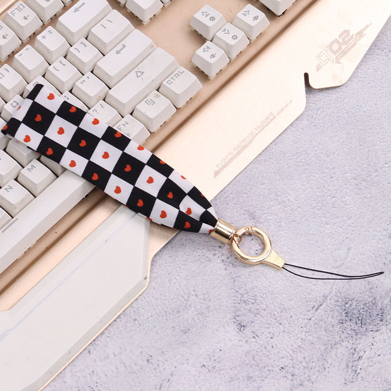 Cordón de tela para celular o multiusos corazon negro