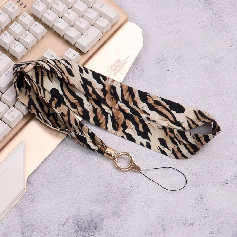 Cordón de tela para celular o multiusos estampado de leopardo beige